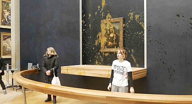 Fransa'da aktivistler Mona Lisa tablosuna çorba fırlattı