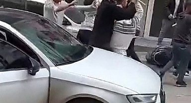 Gaziantep'te sokakta çıkan kavgada sandalyeler ve sopalar havada uçuştu