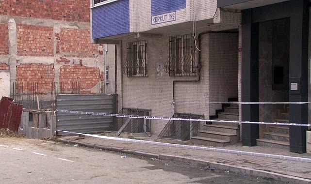 Gaziosmanpaşa'da inşaat temelinde toprak kaydı, 2 bina tahliye edildi