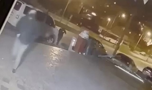 Gaziosmanpaşa'da işyerine silahlı saldırı kamerada: 2 yaralı