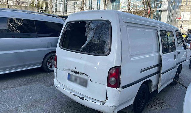 Gaziosmanpaşa'da trafikte tartışmanın ardından birbirlerine balyozla saldıran sürücüler yakalandı