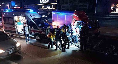 Gebze'de kamyonet bariyerlere ok gibi saplandı: 1 yaralı