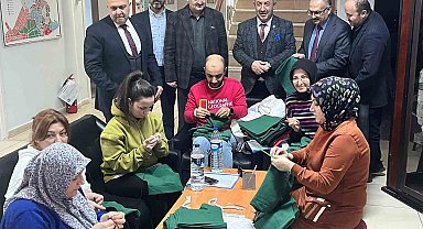 Gediz Halk Eğitimi Merkezi Müdürlüğünden Filistin'e 2 bin parça kıyafet
