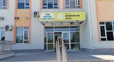 Gediz'de öğretmen evinde ölü bulundu