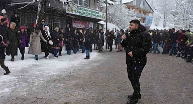 Geleneksel olan festivalde 1 ton hamsi pişti, 7'den 70'e yüzler güldü