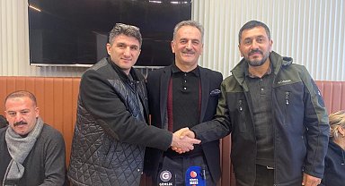 Gemlik Romanlar Dernek Başkanı ve Ferhat Işık kucaklaştı