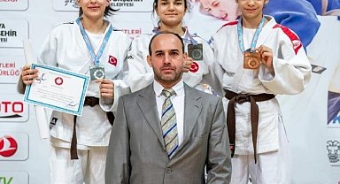 Gemlik sporda başarıya koşuyor