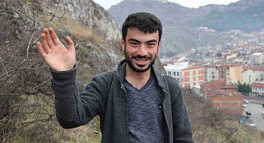 Genç çobanın kayalıklarda mahsur kalan oğlağını AFAD ekibi kurtardı