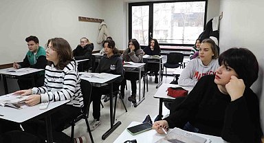 Gençler, Çınar Akademi ile geleceğe hazırlanıyor