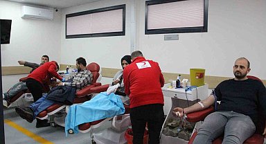 Gençlerden kan bağışı