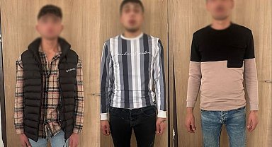 Gezmeye geldikleri Konya'da paraları bitince kapkaç yaptılar