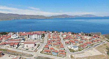 Göl manzaralı TOKİ konutlarında yaşayan depremzedeler: "Ölünceye kadar devletimizin arkasındayız"