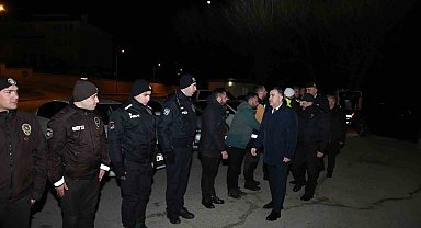 Görevi başındaki güvenlik güçleri ve sağlık personellerine yeni yıl ziyareti