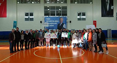 Göz bantlı empati...Görme engelliler görenlerle kıran kırana maç yaptı