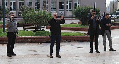 Gün gazetecilerin olunca iş polise düştü