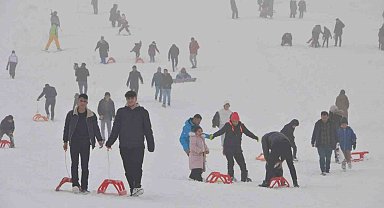 Güzeltepe Kayak Merkezi kar yağışıyla sezonu açtı