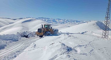 Hakkari'de 284 yerleşim yerinin yolu ulaşıma kapandı