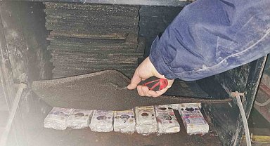 Halat zincirler altına gizlenmiş 392 bin sterlin yakalandı