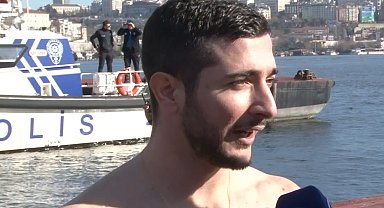Haliç'te denizden haç çıkarma töreni gerçekleştirildi