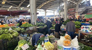 Halk pazarında fiyatlar düşüşe geçti