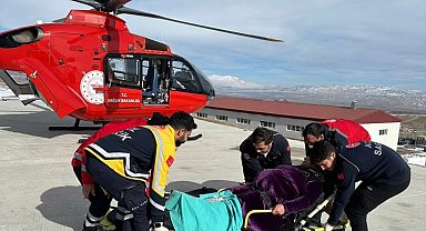 Hamile kadın helikopter ambulansla hastaneye taşındı
