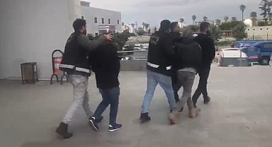 Hasarlı binadan hırsızlık yapan 3 şahıs tutuklandı