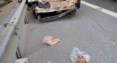 Hatay'da can pazarı: Tırla çarpışan pikabın kasasından yola savruldular