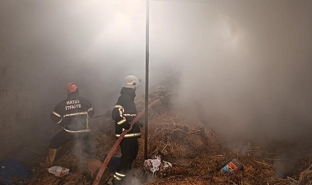 Hatay'da samanlık yangınına itfaiye ekiplerinden müdahale