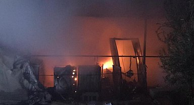Hatay'da yanan konteyner kullanılmaz hale geldi