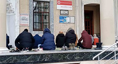 Hava sıcaklığının eksi değerlere düşmesi ibadete engel olmadı