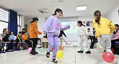 Hem eğlenip hem öğreniyorlar