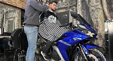 Hem motosiklet kullandı hem de tıraş oldu