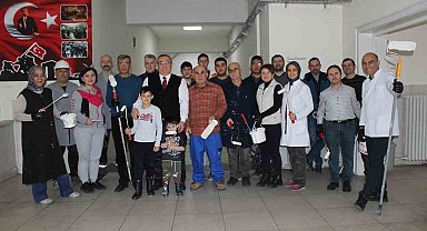 Hem üretiyorlar hem boyuyorlar