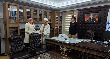 Hollandalı kadın Müslüman oldu