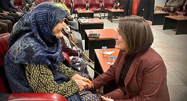 Huzurevindeki büyükleri yalnız bırakmadılar