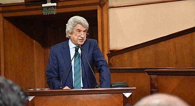 İBB Meclisi'nde CHP'li Meclis üyesinin AK Partili belediye başkanlarına yaptığı övgüye CHP sıralarından tepki