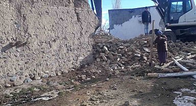Iğdır'da metruk binalar yıkılıyor