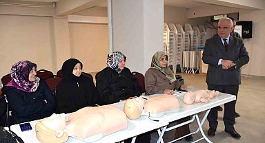 İlk yardımın önemine değinerek seminere katıldı