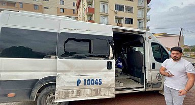 İşçi servisi ile kamyonet çarpıştı: 3 yaralı