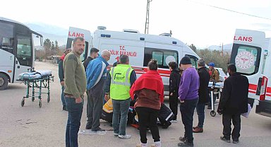 İskenderun'da otomobil motosiklete çarptı: 1 yaralı