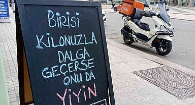 İşletmenin önüne konulan komik yazı dikkat çekti