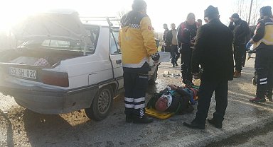 Isparta'da 3 araçlı zincirleme kaza: 4 yaralı