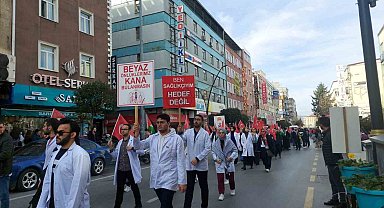 Isparta'da sağlık çalışanlarından Filistin için sessiz yürüyüş