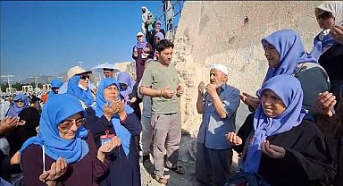 Ispartalı umre kafilesi Arafat'ta Eğirdir Gölü için yağmur duası etti