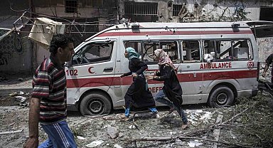İsrail, Gazze Şeridi'nde ambulansı hedef aldı: 4 ölü