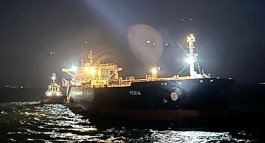 İstanbul Boğazı'nda arızalanan yakıt tankeri kurtarıldı