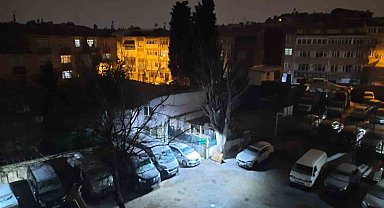 İstanbul'da etkili olan kar yağışı caddeleri beyaza bürüdü