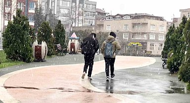 İstanbul'da kar yağışı etkili olmaya devam ediyor