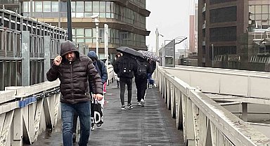 İstanbul'da rüzgar ve yağış etkili oluyor