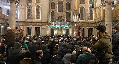 İstanbul'da şehitler için camilerde dua edildi